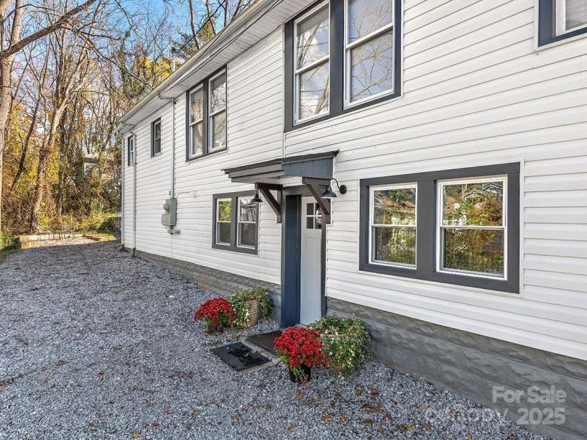 60 Fulton Street, Asheville, NC 28801.  MLS# CAR4196168, YatesRealty ID 12392. Beautifully Finished Lower Level Income Producing Potential, Work from Home, or Guest Retreat