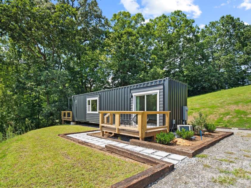 8 & 10 George Allen Ridge, Arden, NC 28704.  MLS# CAR4355041, YatesRealty ID 12393. 