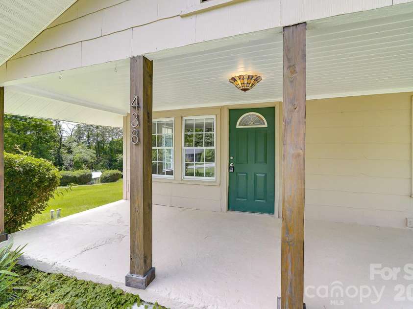 438 Loop Road, Hendersonville, NC 28792.  MLS# CAR4360408, YatesRealty ID 12395. 