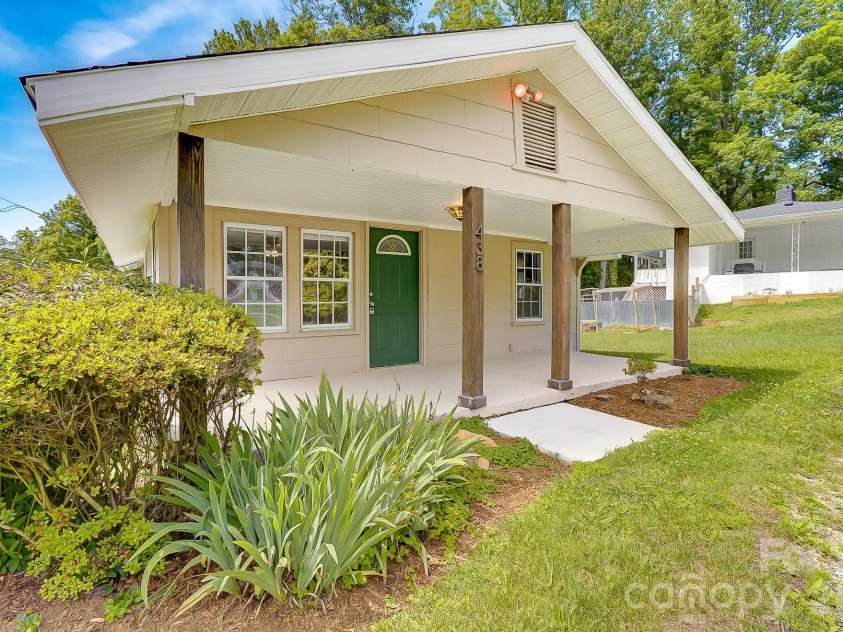 438 Loop Road, Hendersonville, NC 28792.  MLS# CAR4360408, YatesRealty ID 12395. 