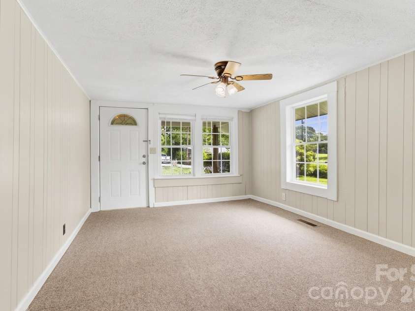 438 Loop Road, Hendersonville, NC 28792.  MLS# CAR4360408, YatesRealty ID 12395. 