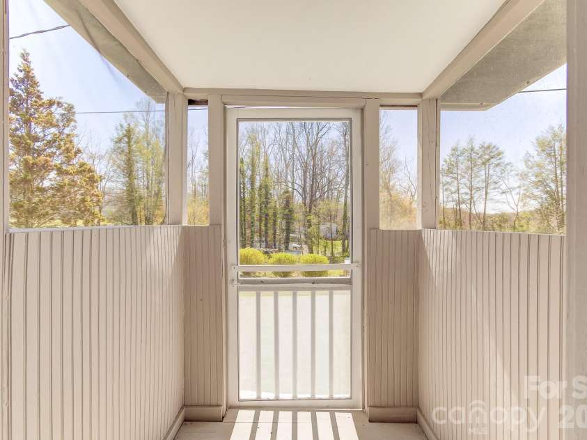 438 Loop Road, Hendersonville, NC 28792.  MLS# CAR4360408, YatesRealty ID 12395. 