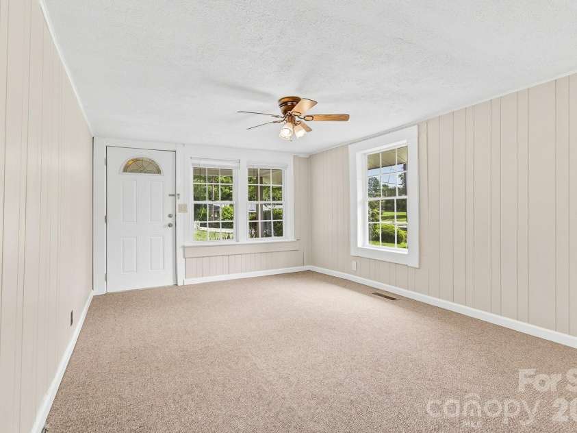 438 Loop Road, Hendersonville, NC 28792.  MLS# CAR4360408, YatesRealty ID 12395. 
