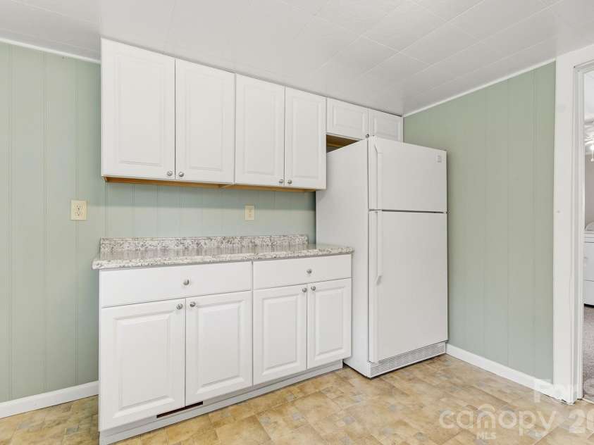 438 Loop Road, Hendersonville, NC 28792.  MLS# CAR4360408, YatesRealty ID 12395. 