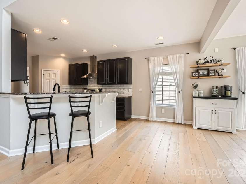 1455 Moss Creek Drive, Harrisburg, NC 28075.  MLS# CAR4256541, YatesRealty ID 12396. Breakfast Bar