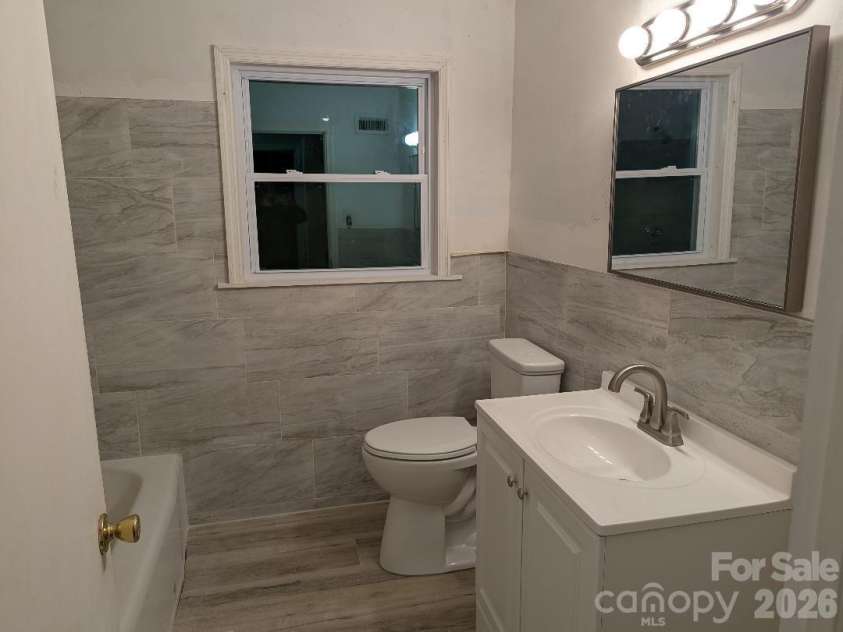 1713 Browns Avenue, Charlotte, NC 28208.  MLS# CAR4355298, YatesRealty ID 12396. 