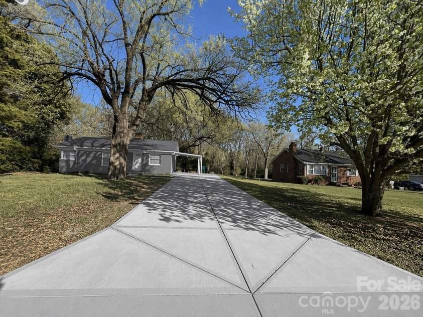1713 Browns Avenue, Charlotte, NC 28208.  MLS# CAR4355298, YatesRealty ID 12396. 
