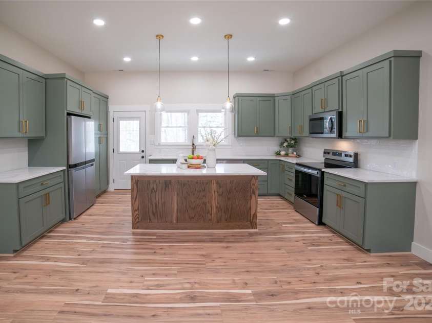 126 Maehill Place, Lenoir, NC 28645.  MLS# CAR4221380, YatesRealty ID 12397. 