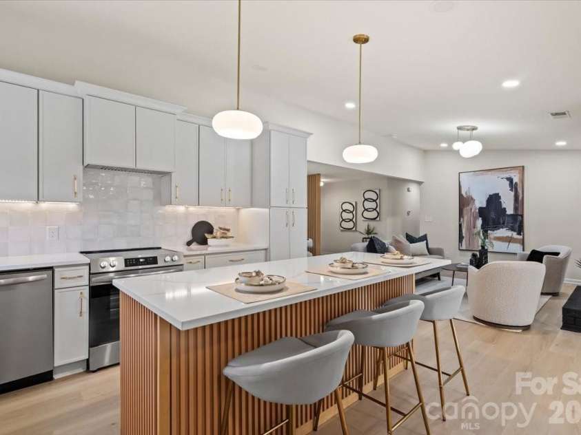 6900 Valley Haven Drive, Charlotte, NC 28211.  MLS# CAR4346108, YatesRealty ID 12397. 