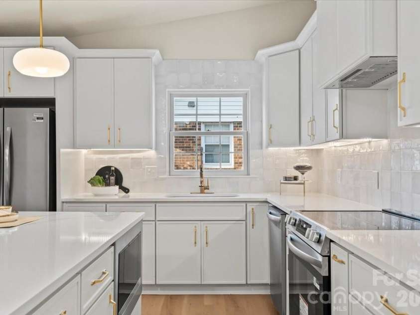 6900 Valley Haven Drive, Charlotte, NC 28211.  MLS# CAR4346108, YatesRealty ID 12397. 