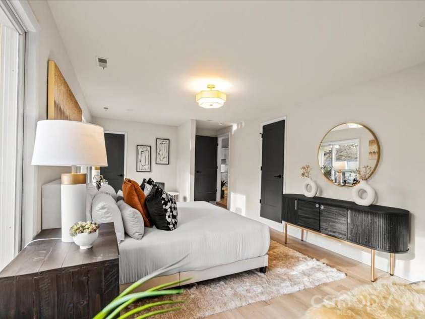 6900 Valley Haven Drive, Charlotte, NC 28211.  MLS# CAR4346108, YatesRealty ID 12397. 