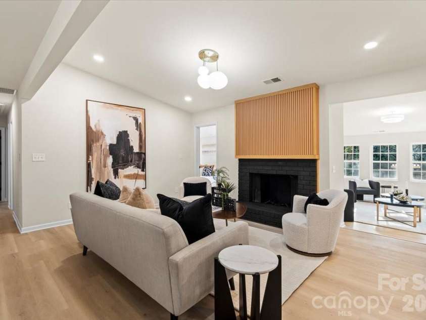 6900 Valley Haven Drive, Charlotte, NC 28211.  MLS# CAR4346108, YatesRealty ID 12397. 