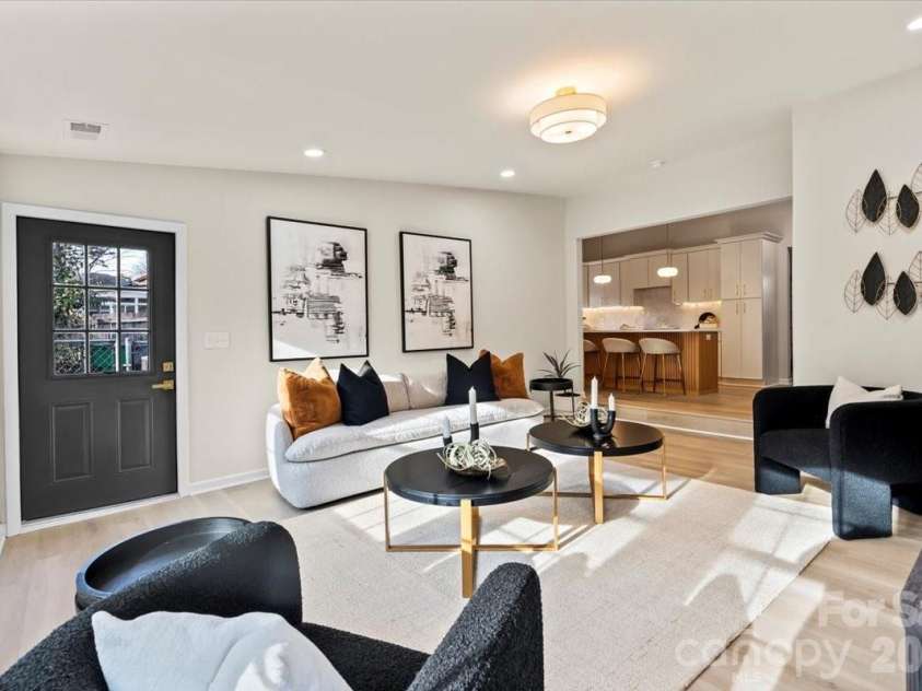 6900 Valley Haven Drive, Charlotte, NC 28211.  MLS# CAR4346108, YatesRealty ID 12397. Den