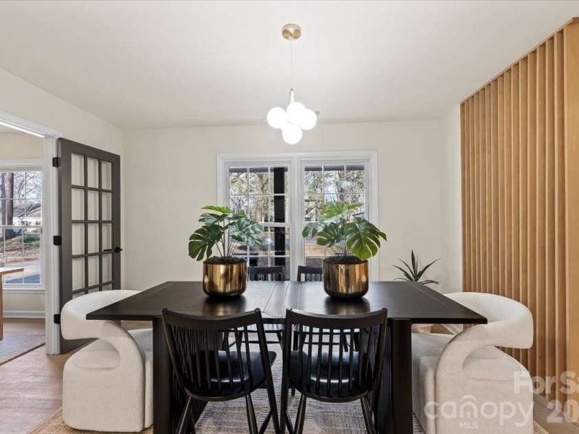 6900 Valley Haven Drive, Charlotte, NC 28211.  MLS# CAR4346108, YatesRealty ID 12397. Dining 