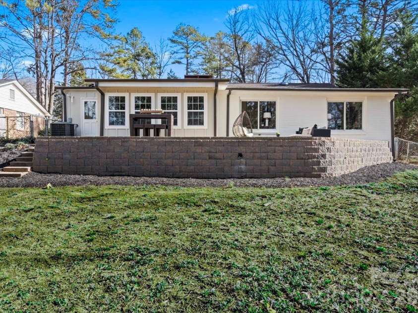 6900 Valley Haven Drive, Charlotte, NC 28211.  MLS# CAR4346108, YatesRealty ID 12397. Enhanced saturation