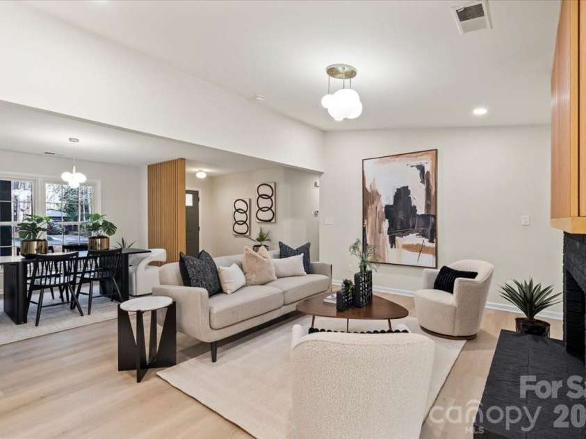 6900 Valley Haven Drive, Charlotte, NC 28211.  MLS# CAR4346108, YatesRealty ID 12397. Open floorplan