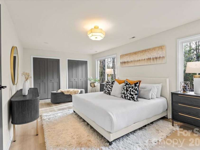 6900 Valley Haven Drive, Charlotte, NC 28211.  MLS# CAR4346108, YatesRealty ID 12397. Primary Bedroom with en suite