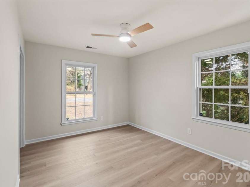 6900 Valley Haven Drive, Charlotte, NC 28211.  MLS# CAR4346108, YatesRealty ID 12397. Secondary bedroom 2