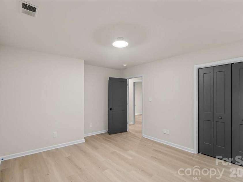 6900 Valley Haven Drive, Charlotte, NC 28211.  MLS# CAR4346108, YatesRealty ID 12397. Secondary Bedroom 3