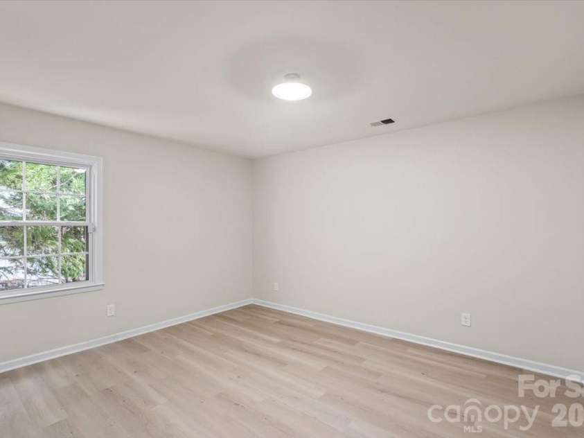 6900 Valley Haven Drive, Charlotte, NC 28211.  MLS# CAR4346108, YatesRealty ID 12397. Secondary Bedroom 3