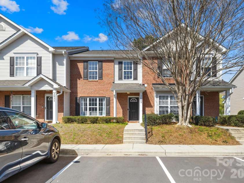 2823 Summergrove Court, Matthews, NC 28105.  MLS# CAR4358016, YatesRealty ID 12398. 