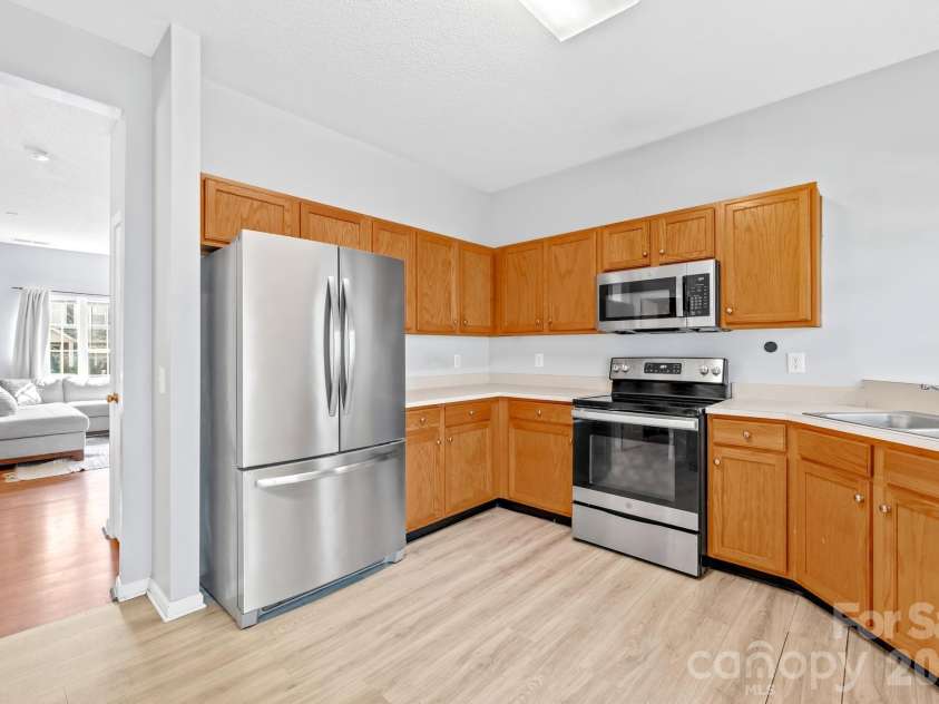 2823 Summergrove Court, Matthews, NC 28105.  MLS# CAR4358016, YatesRealty ID 12398. 
