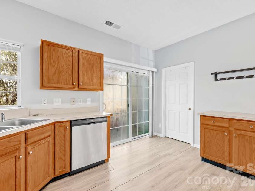2823 Summergrove Court, Matthews, NC 28105.  MLS# CAR4358016, YatesRealty ID 12398. 