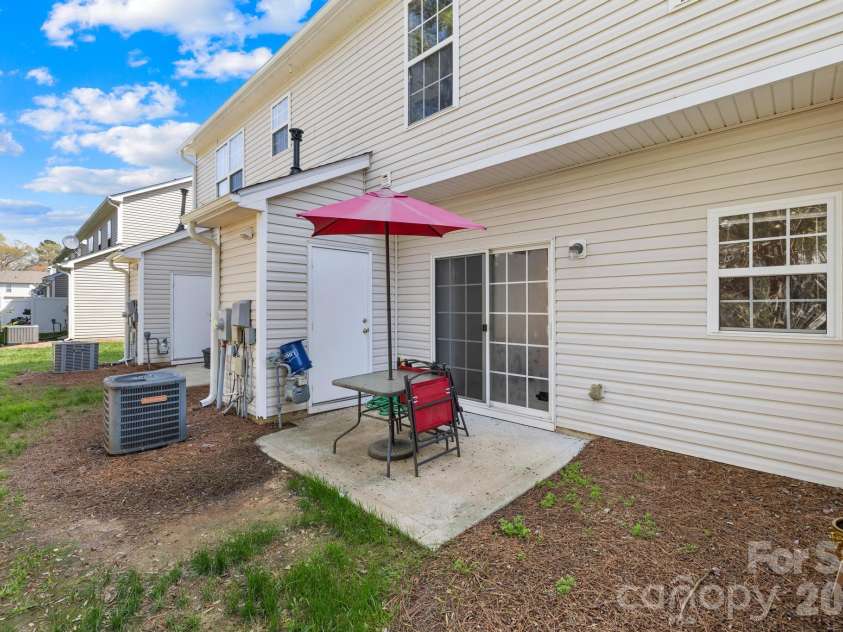 2823 Summergrove Court, Matthews, NC 28105.  MLS# CAR4358016, YatesRealty ID 12398. 