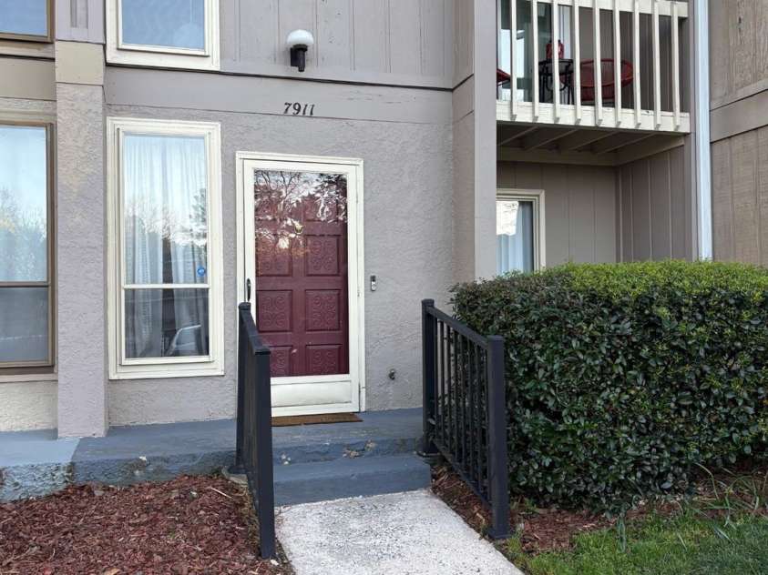 7911 Charter Oak Lane, Charlotte, NC 28226.  MLS# CAR4347410, YatesRealty ID 12398. 