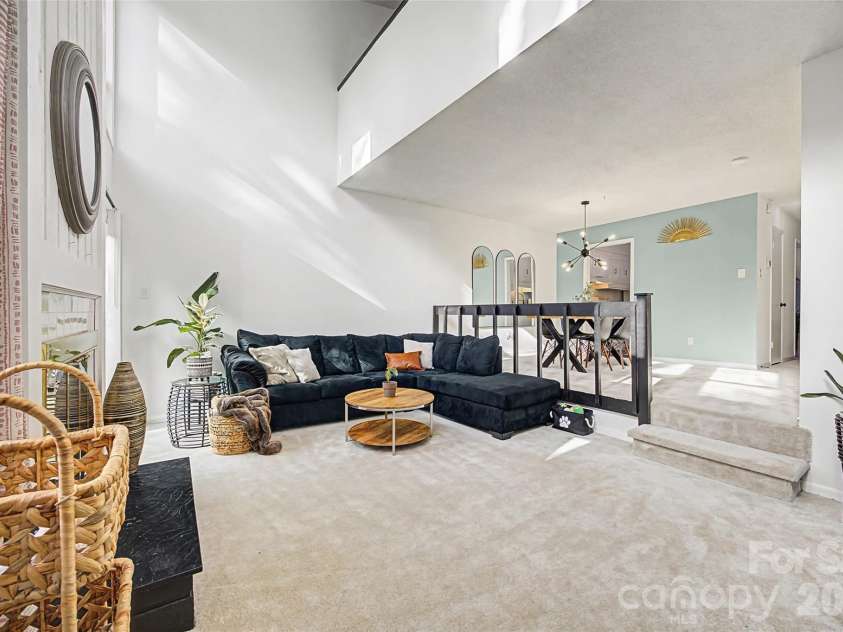 7911 Charter Oak Lane, Charlotte, NC 28226.  MLS# CAR4347410, YatesRealty ID 12398. 