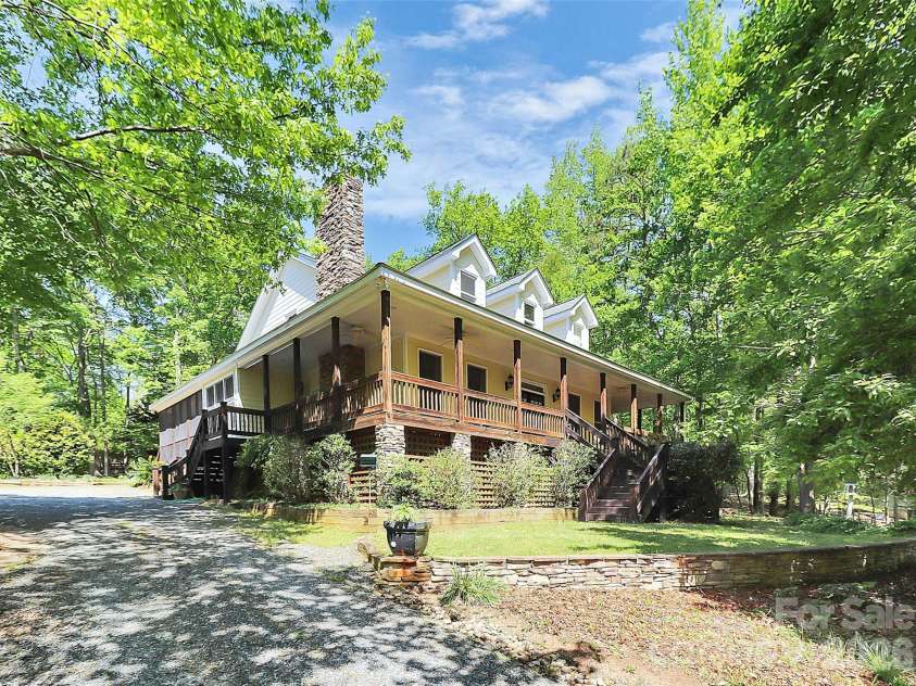 729 Lochaven Road, Waxhaw, NC 28173.  MLS# CAR4344762, YatesRealty ID 12399. 