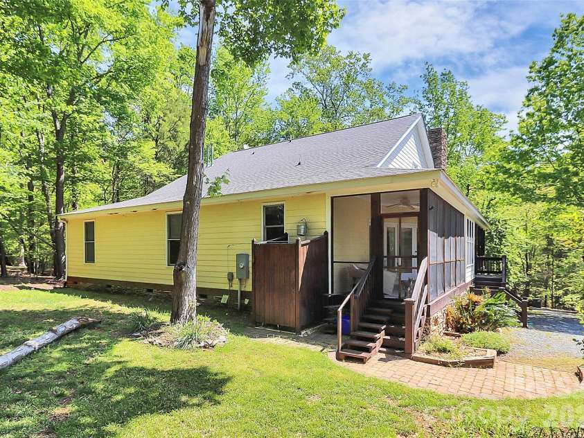 729 Lochaven Road, Waxhaw, NC 28173.  MLS# CAR4344762, YatesRealty ID 12399. 