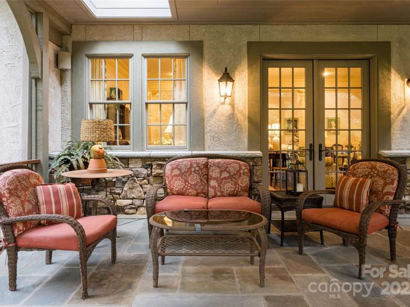 53 Cedar Hill Drive, Asheville, NC 28803.  MLS# CAR4301741, YatesRealty ID 124. 