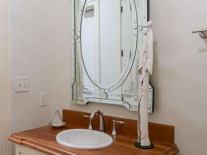 53 Cedar Hill Drive, Asheville, NC 28803.  MLS# CAR4301741, YatesRealty ID 124. Hall Bath