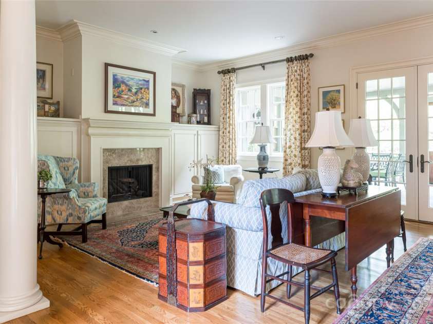 53 Cedar Hill Drive, Asheville, NC 28803.  MLS# CAR4301741, YatesRealty ID 124. Living Room