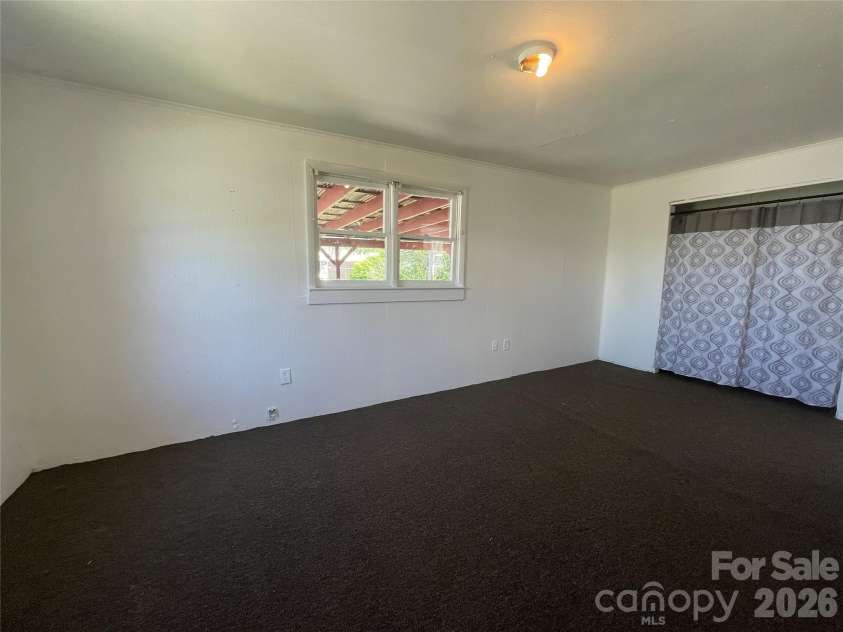 51 Robinson Street, Waynesville, NC 28786.  MLS# CAR4288484, YatesRealty ID 12400. 