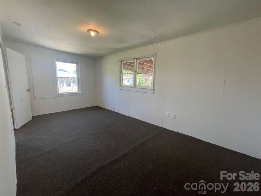 51 Robinson Street, Waynesville, NC 28786.  MLS# CAR4288484, YatesRealty ID 12400. 