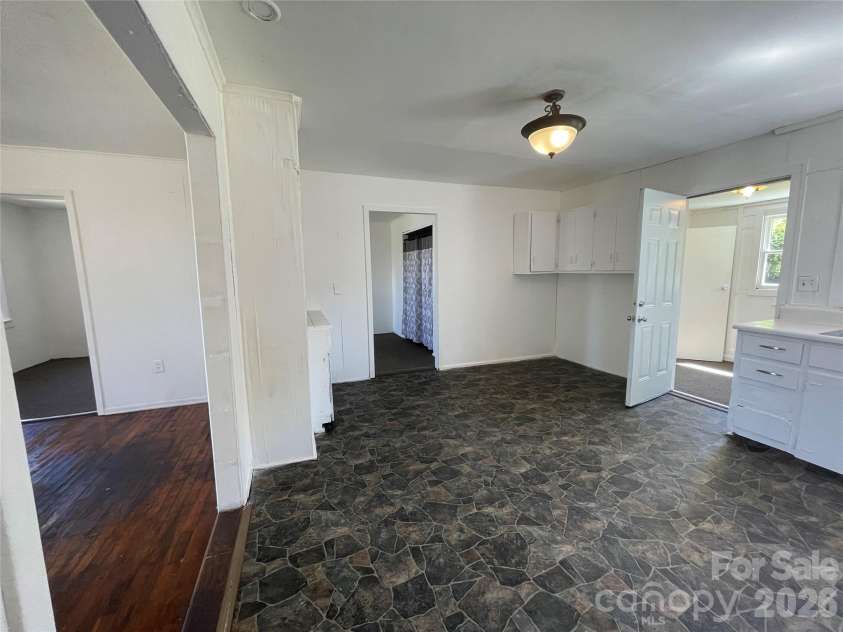 51 Robinson Street, Waynesville, NC 28786.  MLS# CAR4288484, YatesRealty ID 12400. 