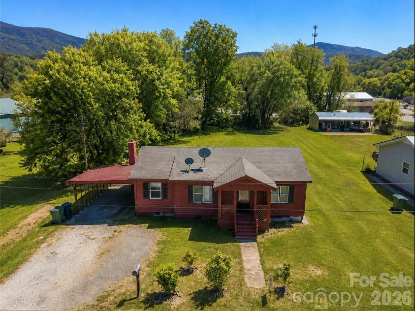 51 Robinson Street, Waynesville, NC 28786.  MLS# CAR4288484, YatesRealty ID 12400. 