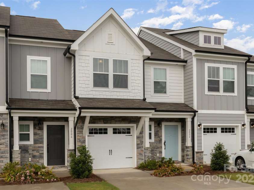 2004 Crooked Oak Lane, York, SC 29745.  MLS# CAR4230482, YatesRealty ID 12402. 