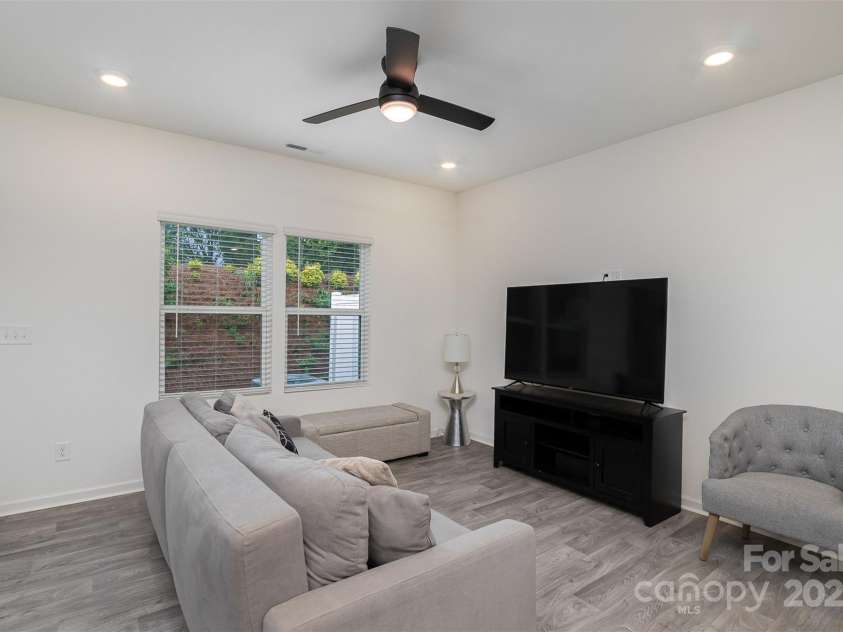 2004 Crooked Oak Lane, York, SC 29745.  MLS# CAR4230482, YatesRealty ID 12402. 