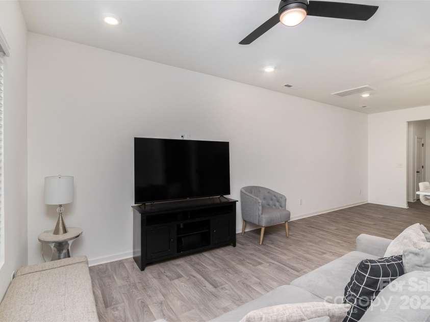 2004 Crooked Oak Lane, York, SC 29745.  MLS# CAR4230482, YatesRealty ID 12402. 