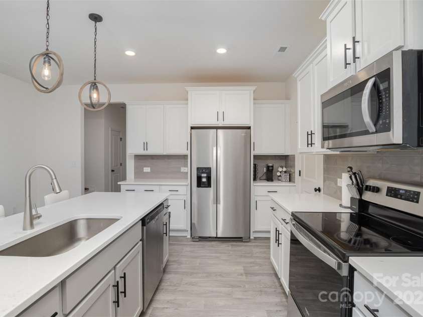 2004 Crooked Oak Lane, York, SC 29745.  MLS# CAR4230482, YatesRealty ID 12402. 