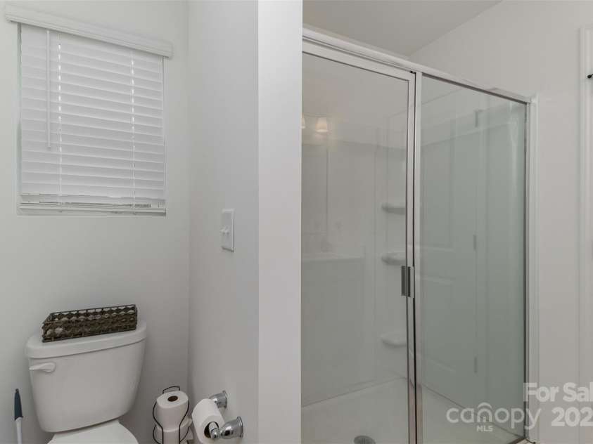 2004 Crooked Oak Lane, York, SC 29745.  MLS# CAR4230482, YatesRealty ID 12402. 