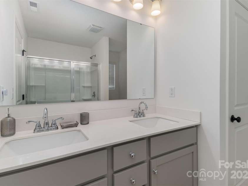 2004 Crooked Oak Lane, York, SC 29745.  MLS# CAR4230482, YatesRealty ID 12402. 