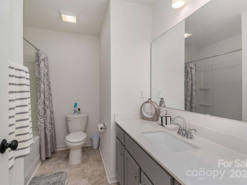 2004 Crooked Oak Lane, York, SC 29745.  MLS# CAR4230482, YatesRealty ID 12402. 