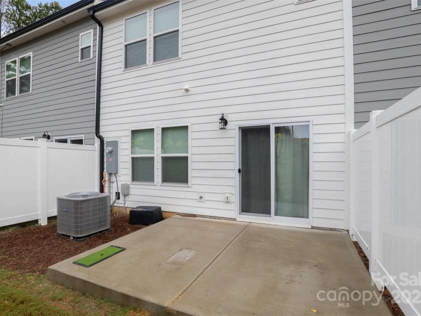 2004 Crooked Oak Lane, York, SC 29745.  MLS# CAR4230482, YatesRealty ID 12402. 