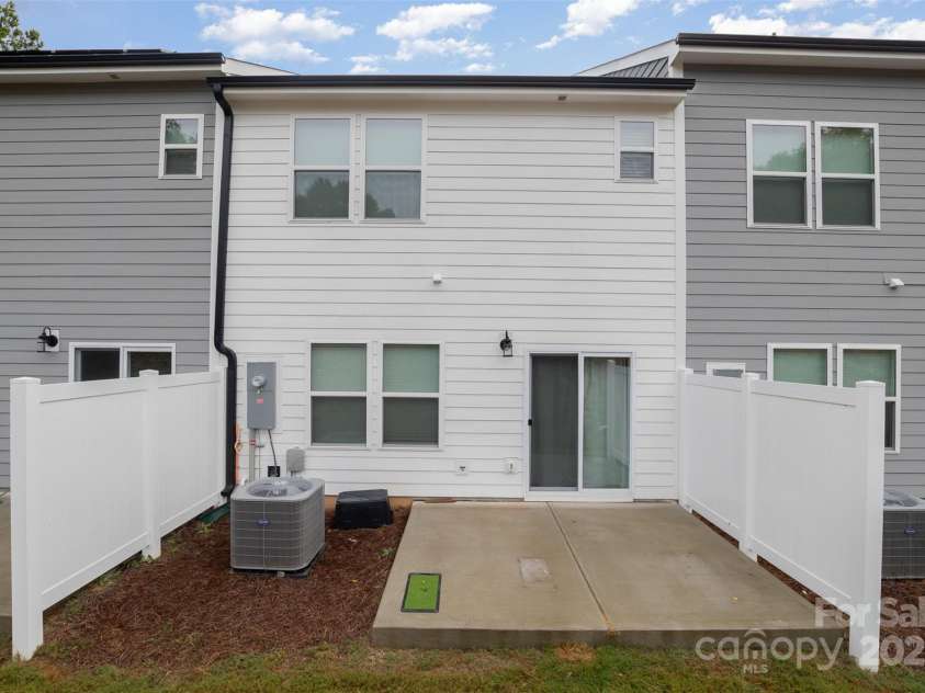 2004 Crooked Oak Lane, York, SC 29745.  MLS# CAR4230482, YatesRealty ID 12402. 