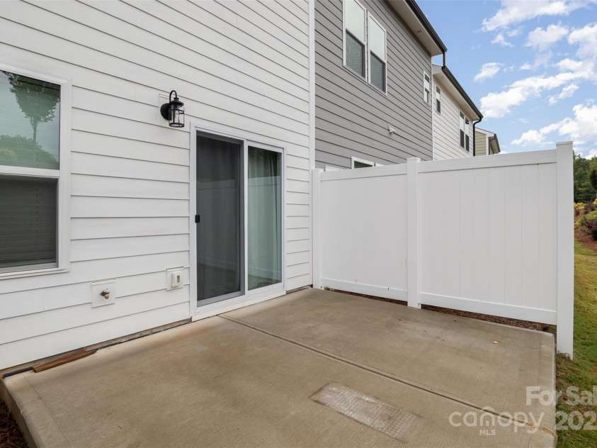 2004 Crooked Oak Lane, York, SC 29745.  MLS# CAR4230482, YatesRealty ID 12402. 