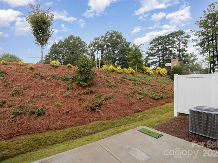 2004 Crooked Oak Lane, York, SC 29745.  MLS# CAR4230482, YatesRealty ID 12402. 